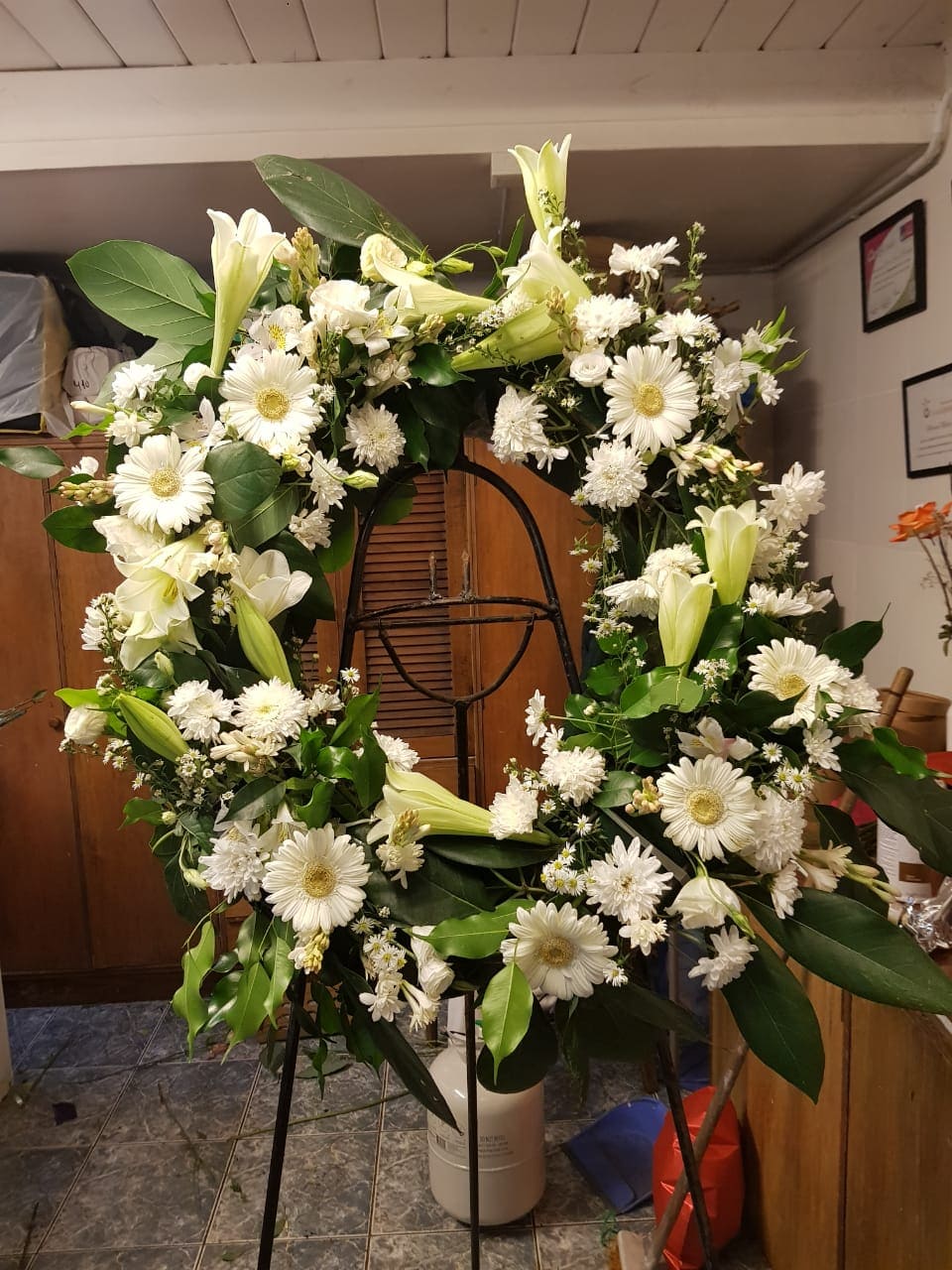 Imagen de Corona blanca Descripcion: Palma de flores blancas 